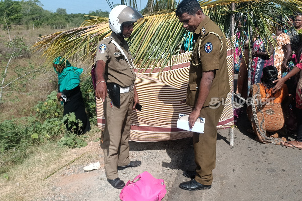 வவுனியாவில் கோர விபத்து! தாயும் மகளும் உடல் நசுங்கி பலி (Photos) | Road Accident In Vavuniya