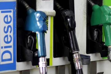 චීනයෙන් ගේන ඩීසල් ජනතාවට නොමිලේ දෙන්න යයි..මුලින්ම ලැබෙන පිරිස මෙන්න.