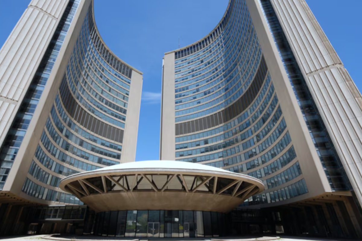 டொராண்டோ மாநகராட்சியில் வெளிநாட்டு கொடிகளை ஏற்ற தடை | Toronto City Council Votes To Ban Flying Flags