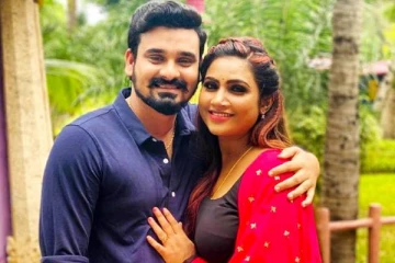 பிக்பாஸ் 6 மைனா நந்தியின் கணவர் யோகேஷிற்கு என்ன ஆனது?- கையில் என்ன கட்டு?