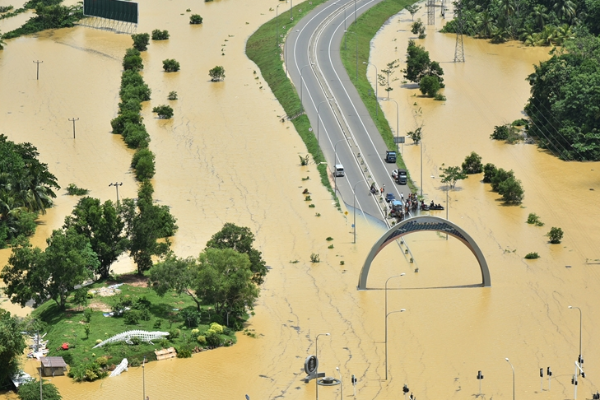 தித்வா புயலின் கோரச் சீற்றம்: காணாமல் போகும் அபாயத்தில் இரண்டு கிராமங்கள் | Disaperaing Tw Villages தித்வா புயலின் கோரச் சீற்றம்: காணாமல் போகும் அபாயத்தில் இரண்டு கிராமங்கள் | Disaperaing Tw Villages