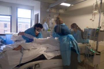 ஒரே நாளில் 10 லட்சம் பேருக்கு கொரோனா பாதிப்பு! அமெரிக்காவை உலுக்கும் ஒமிக்ரான்