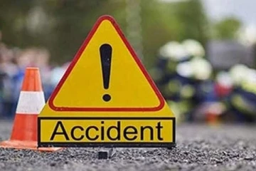 கொழும்பிலிருந்து கண்டி செல்லும் பிரதான வீதியில் விபத்து : வேன் சாரதி பலி