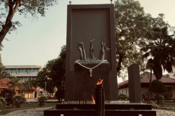 மீண்டும் திறக்கப்பட்டது யாழ்.பல்கலைக்கழக முள்ளிவாய்க்கால் நினைவுத்தூபி - நேரலை