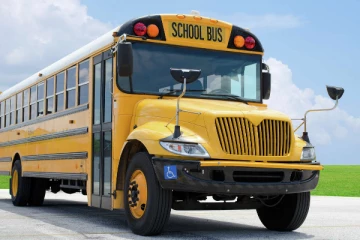 பள்ளி பேருந்தை திருடிய வாலிபர்: பொலிஸாரிடம் இருந்து தப்பிக்க இளைஞர் செய்த மோசமான செயல்