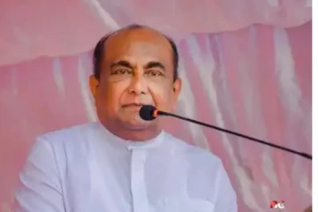 කතානායක හදිසියේම පක්ෂ නායක රැස්වීමක් කැඳවයි..!