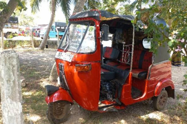 புத்தளத்தில் கோர விபத்து... தேரர் ஒருவர் உயிரிழப்பு | Auto Accident In Puttalam Buddhist Thero Death
