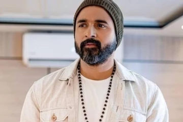 சிவகார்த்திகேயனுக்கு அட்வான்ஸ்-ஆக 5 லட்சம் செக்!! படாதபாடு பட்ட இயக்குனர்..