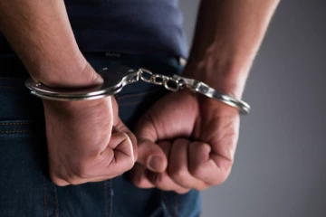 එකම පවුලේ මව, දියණිය, සහ පුතා අත්අඩංගුවට..!