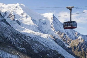 இத்தாலி மலைப்பகுதியில் இடம்பெற்ற  கேபிள் கார் விபத்தில் 8 பேர் உயிரிழப்பு