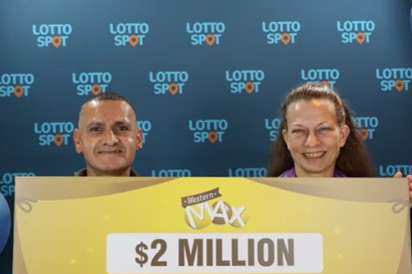 கனடாவில் இரண்டு நண்பர்களுக்கு கிட்டிய அதிர்ஷ்டம் | Winnipeg Roommates Splitting 2 Million Lottery Win