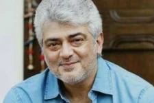 விமானநிலையத்தில் அனைவருக்கும் கைகொடுத்து சென்ற தல அஜித் - பரவலாகும் வீடியோ