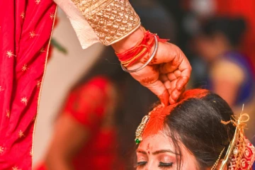 மணமகனின் கை நடுங்கியதால் திருமணத்தை நிறுத்திய மணப்பெண்; உறவினர்கள் க்ஷாக்!