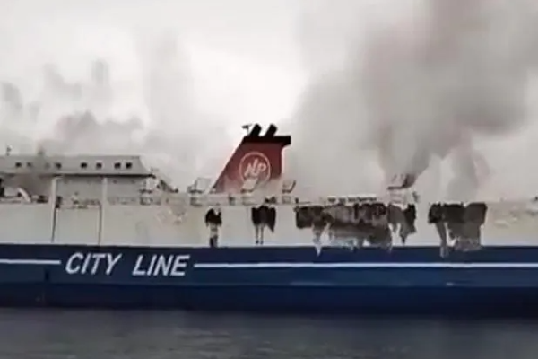 271 பேருடன் சென்ற பயணிகள் படகில் திடீர் தீ விபத்து! | A Sudden Fire Accident Passenger Boat 271 People