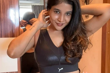 ஜிம் உடையில் சாக்ஷி அகர்வால் ஹாட் புகைப்படங்கள்