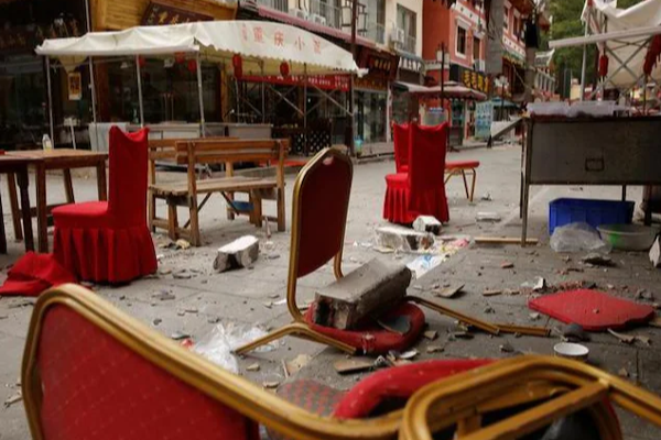 சீனாவில்  பயங்கர நிலநடுக்கம் -இருவர் உயிரிழப்பு, மக்கள் அலறியடித்து ஓட்டம் | China Earthquake Death Injures