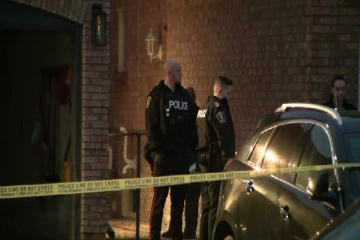 கனடாவில் வீடொன்றிலிருந்து மீட்கப்பட்ட மூவரின் சடலம்