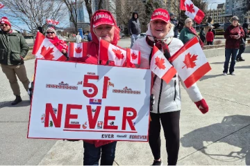 அமெரிக்க – கனடா எல்லையில் ட்ரம்ப் கொள்கைகளை எதிர்த்து ஆர்ப்பாட்டம்