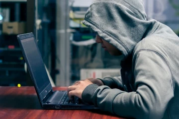 ශ්‍රී ලංකා විභාග දෙපාර්තමේන්තුවේ නිල වෙබ් අඩවිය පාසල් සිසුවෙක් හැක් කරයි..