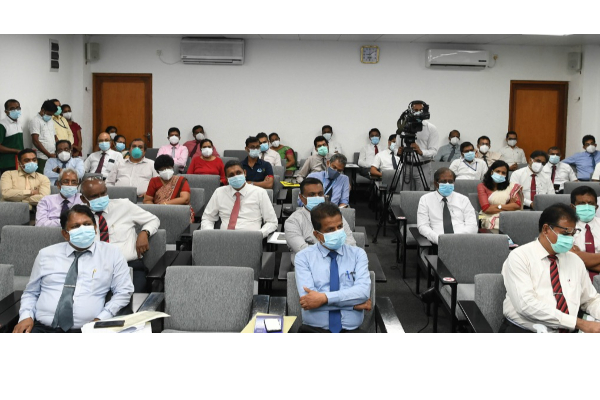 කොවිඩ් ආසාදිතයින් ආසන්නතම ප්‍රතිකාර මධ්‍යස්ථාන වලට යොමු කර ප්‍රතිකාර ලබා දීමේ තීරණයක්... | Srilanka Health