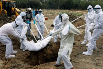 கொரோனாவால் தாய் - மகன் உயிரிழந்த சோகம் : இறுதி சடங்கு செய்ய யாரும் இல்லை!