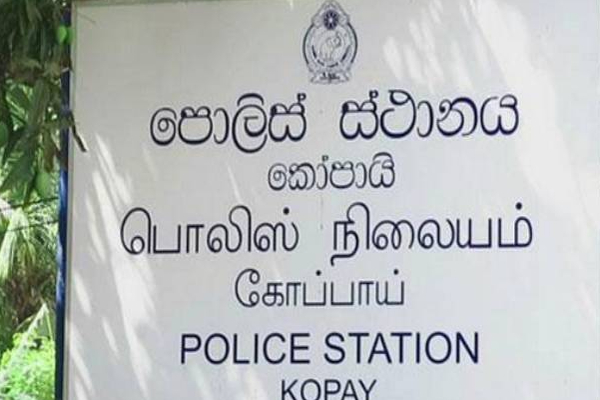 கோப்பாய் பொலிஸாரை கத்தியை காண்பித்து அச்சுறுத்திய இருவருக்கு நேர்ந்த கதி! | Two Men Threat Kopay Police Knife Are In Custody