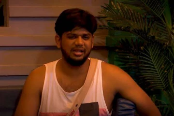 பிக்பாஸ் வீட்டில் எல்லோரும் எப்படி- அங்கேயும் விமர்சனம் செய்யும் அபிஷேக், புரொமோ பாருங்க