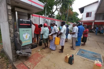 யாழில் மண்ணெண்ணெய் விநியோகம்(Photo)