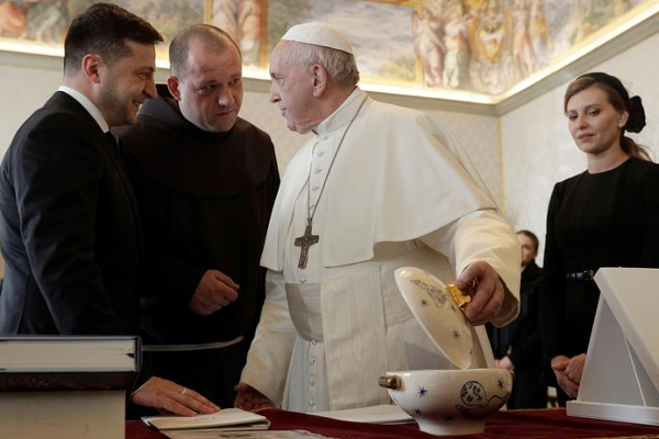 ”தியாகிகள் நாடான உக்ரைய்னில் கண்ணீரும் இரத்த ஆறும்” பரிசுத்த பாப்பரசரின் கடும் விமர்சனம்!(photos) | Russo Ukrainian Crisis Pobe Critizied