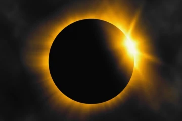 100 ஆண்டுகளுக்கு பிறகு நடக்கும் அரிய சூரிய கிரகணம்