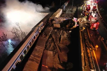 கிரேக்கத்தில் பதறவைக்கும் சம்பவம்... பலி எண்ணிக்கை அதிகரிக்கும் அபாயம்: உயிருக்கு போராடும் பலர்