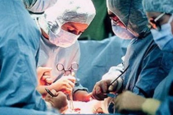 கொடூரமாக கத்திக்குத்திற்கு இலக்கான இளைஞன்- சத்திரசிகிச்சை நிபுணர்கள் மற்றும் மருத்துவ குழாமின் அயராத முயற்சியின் பயன்! - ஐபிசி தமிழ்