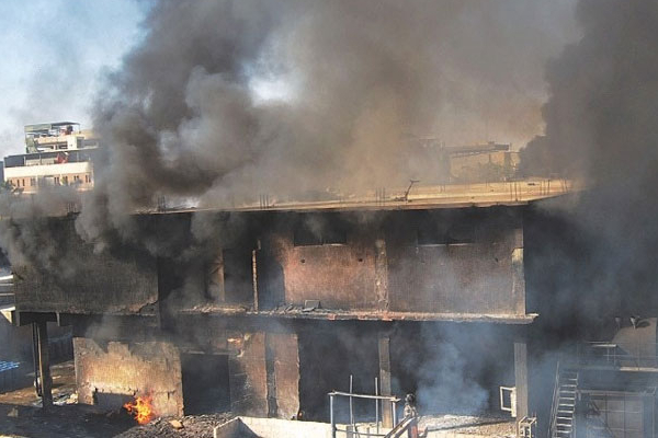 வெளிநாடொன்றில் பாரிய வெடிப்பு! 16 பேர் ஸ்தலத்திலேயே பலி | Explosion At Factory In Pakistan 16 People Killed