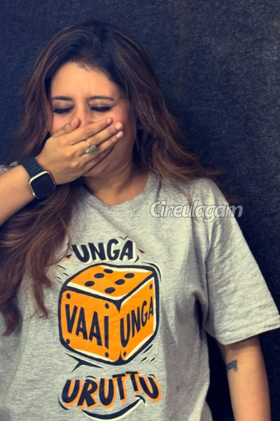 தமிழ் சினிமாவில் பிரியங்கா தேஷ்பாண்டே பாடியுள்ள ஒரே ஒரு பாடல், சூப்பர் ஹிட் தான்... என்ன பாடல் தெரியுமா? | Priyanka Deshpande Sing A Song In Movie தமிழ் சினிமாவில் பிரியங்கா தேஷ்பாண்டே பாடியுள்ள ஒரே ஒரு பாடல், சூப்பர் ஹிட் தான்... என்ன பாடல் தெரியுமா? | Priyanka Deshpande Sing A Song In Movie