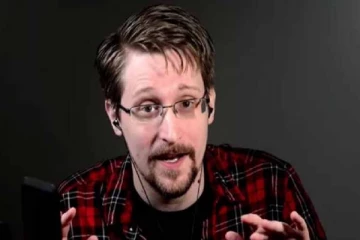 அமெரிக்க பாதுகாப்பு தகவலாளருக்கு ரஷ்யாவின் குடியுரிமை