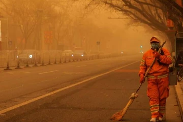 கடுமையான புழுதிப்புயலில் சிக்கிய சீனா: மக்களுக்கு எச்சரிக்கை