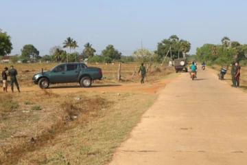 டிப்பர் வாகனம் மீது துப்பாக்கி சூடு - ஒருவர் வைத்தியசாலையில்