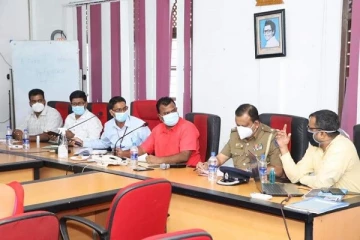 பயணத்தடை அனுமதியை தவறாக பயன்படுத்தும் வியாபார நிலையங்களின் அனுமதியை இரத்து செய்ய கோரிக்கை