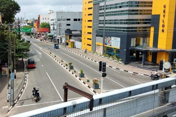 மக்கள் நடமாட்டம் இன்றி வெறிச்சோடி காணப்படும் இலங்கையின் முக்கிய பகுதி! | Colombo That Is Deserted Without People Moving மக்கள் நடமாட்டம் இன்றி வெறிச்சோடி காணப்படும் இலங்கையின் முக்கிய பகுதி! | Colombo That Is Deserted Without People Moving