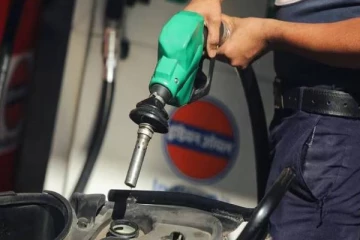 நள்ளிரவு முதல் எரிபொருள் விலையை அதிகரித்த லங்கா IOC நிறுவனம்!