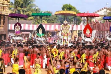 பல்லாயிரக்கணக்கான பக்தர்கள் சூழ தீர்த்தமாடிய நல்லூர் கந்தன்