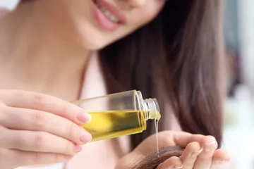 உங்க முடி கரு கருனு அடர்த்தியாக வளர வேண்டுமா? இந்த எண்ணெய்யை தினமும் பயன்படுத்திலே போதும்