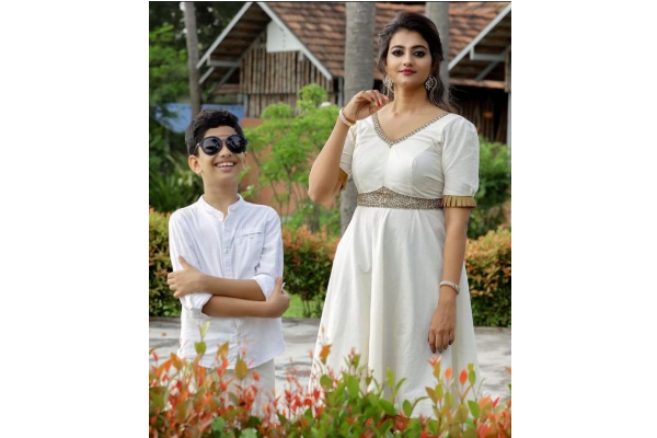 திருமணமான 3 வருடத்தில் விவாகரத்து.. வெயில் பட நடிகை பிரியங்காவின் 8 வயது மகனை பாருங்க | Priyanka With Her Son