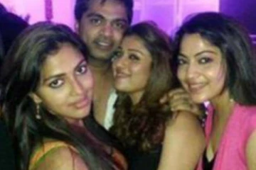 பார்ட்டியில் சரக்கு! வாந்தி எடுத்து மாட்டிய பிரபல நடிகைகள்..