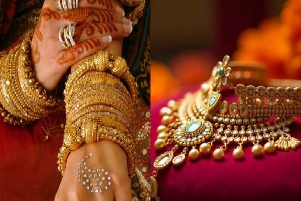 தங்கப் பிரியர்களுக்கு மகிழ்ச்சித் தகவல் ; சற்றே குறைந்த தங்க விலை | Good News Gold Lovers Slightly Lower Gold Prices