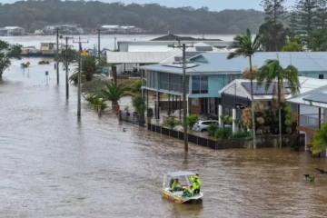 அவுஸ்திரேலியா ஏற்பட்ட கட்டுக்கடங்காத வெள்ளப் பெருக்கால் மக்கள் அவதி