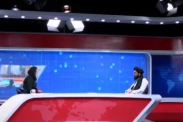 தலிபான் தலைவரை கெத்தாக  பேட்டி எடுத்த பெண்: வேறு நாட்டிற்கு அகதியாக செல்லும் அவலம்- காரணம் என்ன?