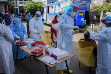 இலங்கையில் ஒரே நாளில் சடுதியாக உயர்ந்த கோவிட் தொற்றாளர்களின் எண்ணிக்கை