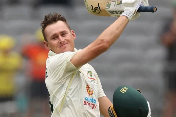 இரட்டை சதம் விளாசிய அவுஸ்திரேலிய வீரர்! பெர்த் டெஸ்டில் மிரட்டல் ஆட்டம்