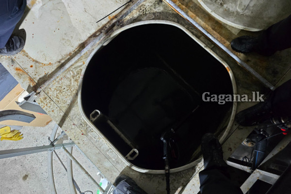 දකුණු කොරියාවේදී ලාංකික තරුණයන් දෙදෙනෙක් අවසන් හුස්ම හෙළයි - ඛේදනීය මරණයට හේතුව මෙන්න  | Two Sri Lankans Die In Korea Tank